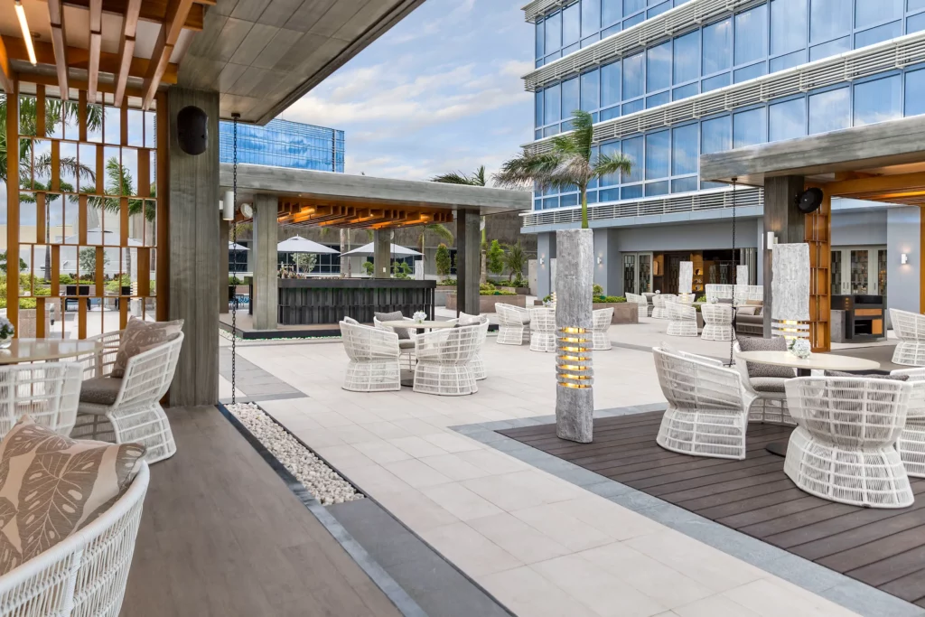 Marriott Courtyard Hotel Iloilo | Pool Bar